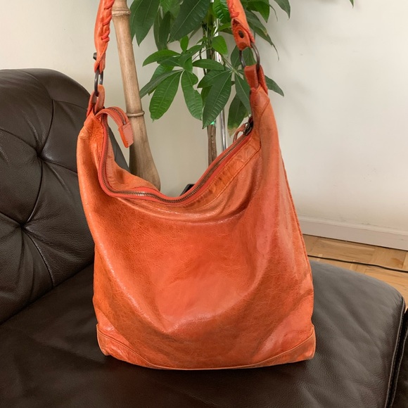 balenciaga day bag price